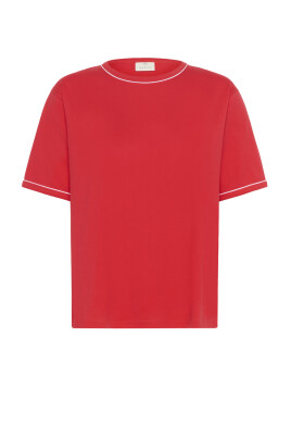 casual-tee-with-white-contrast