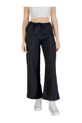 pantalon-large-noir-a-fermeture-en-dentelle
