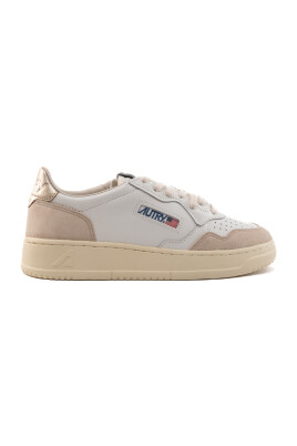sneakers-basse-en-cuir-blanc