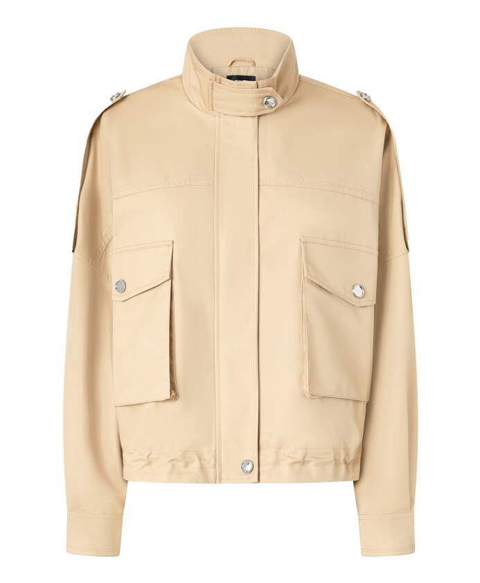 veste-en-gabardine-pour-un-look-elegant