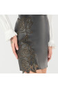 jupe-en-cuir-a-roses-perforees