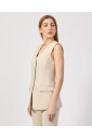 veste-tailleur-avec-detail-de-volant