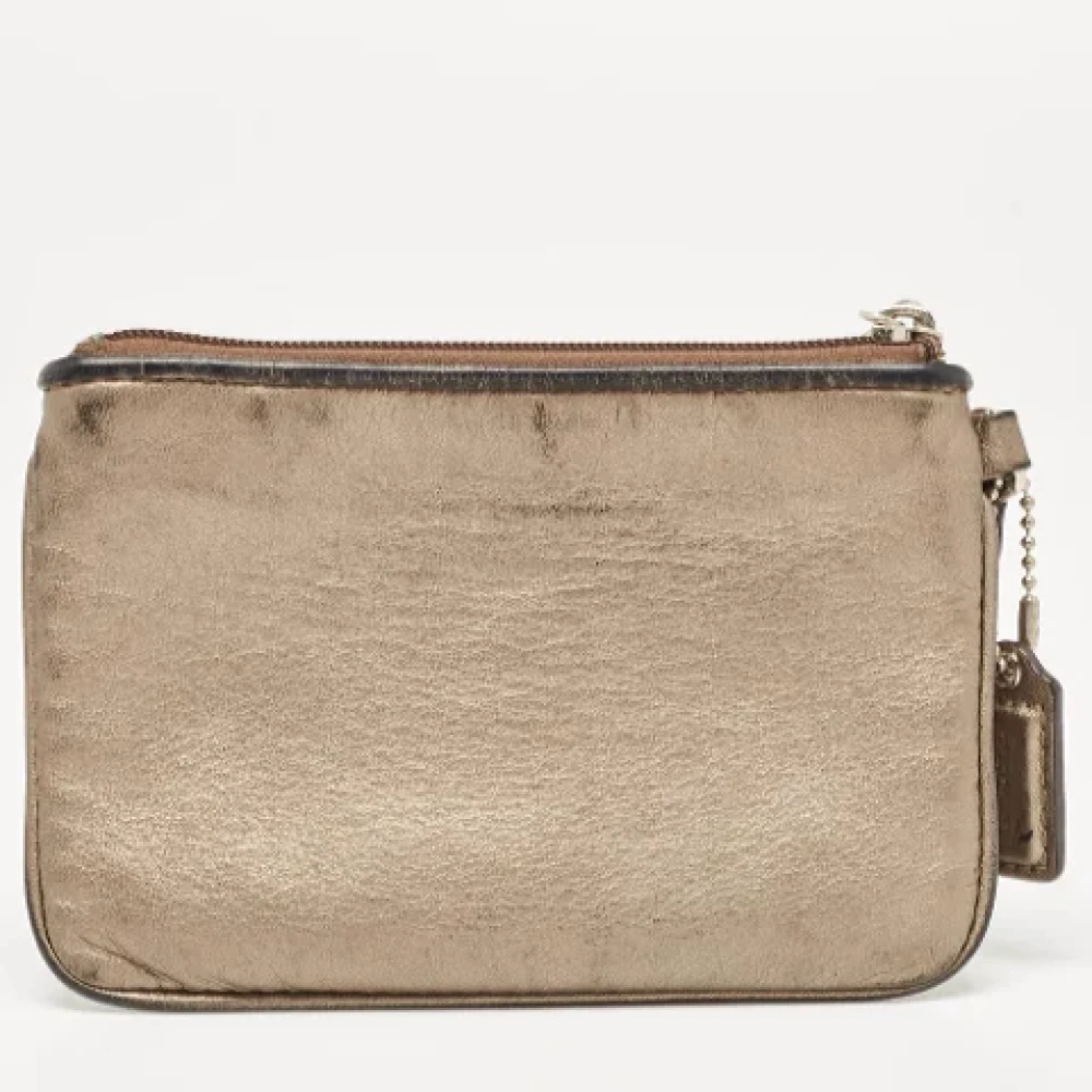 Coach Pre-owned Leather clutches Gray Heren