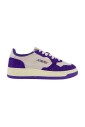 sneakers-en-daim-avec-etiquette-brodee