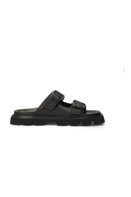 Läder flip-flops på en tjock sula