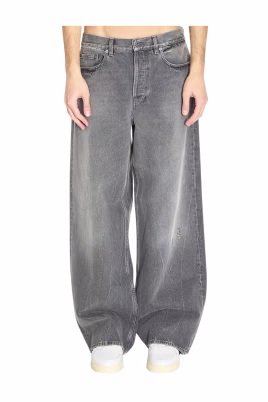 loose-fit-jeans