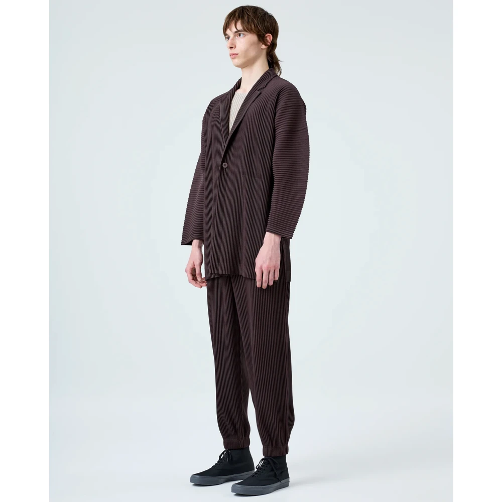 Issey Miyake Zwarte Geplooide Lichtgewicht Jas met Revers Black Heren