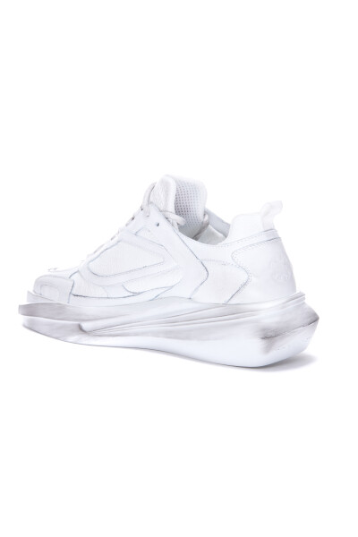Vita lädervandringssneakers