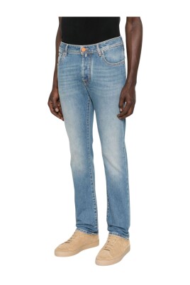 jeans-bleus-pour-confort-et-style