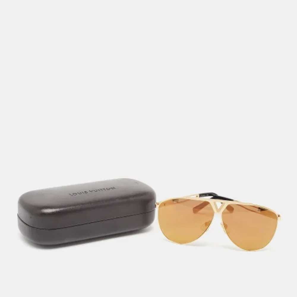 Louis Vuitton Vintage Pre-owned Metal sunglasses Yellow Dames