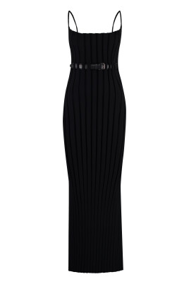 robe-tricotee-avec-ceinture-en-cuir