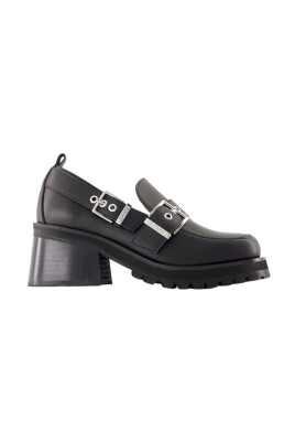 black-leather-feminine-loafers