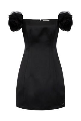 robe-noire-a-fleurs-et-epaules-denudees