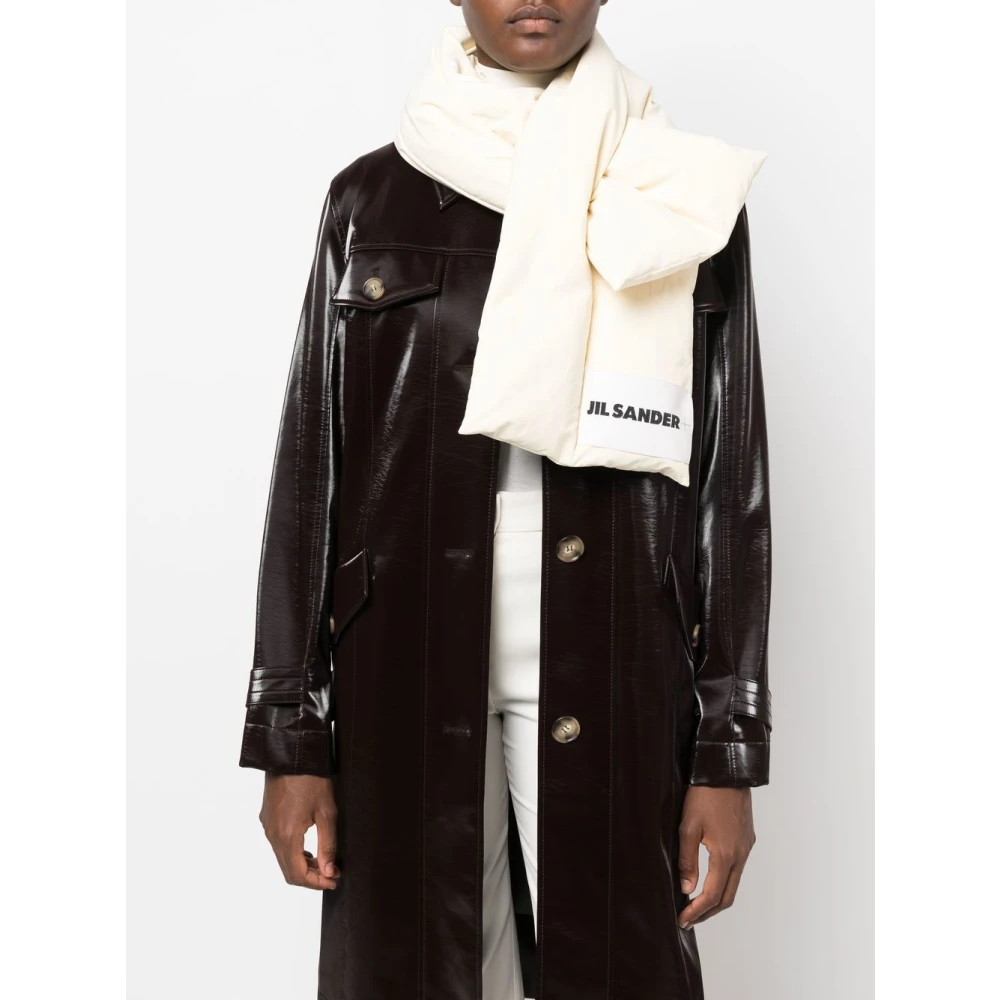 Jil Sander Witte Sjaal Gewatteerd Logo Patch Ontwerp White Dames
