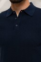 klassieke-gebreide-polo-in-marineblauw