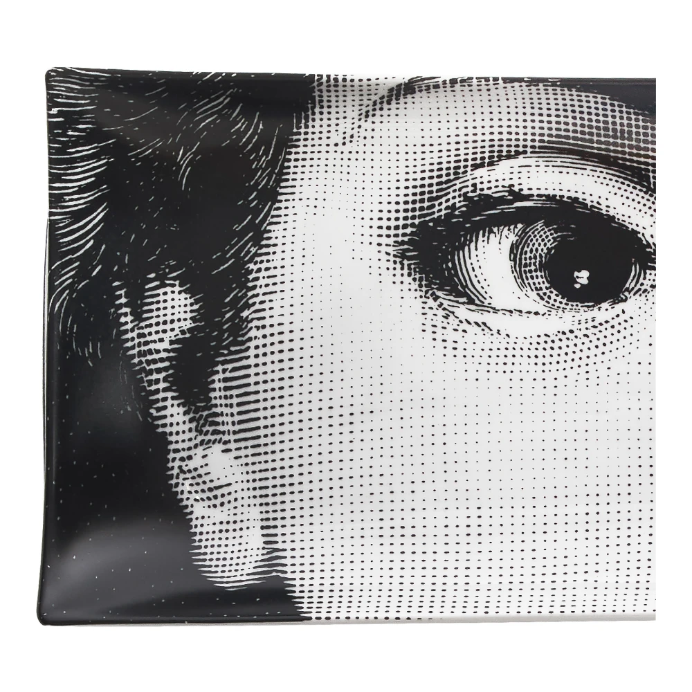 Fornasetti Met de hand versierde porseleinen dienblad Tema e Variazioni serie Black Dames