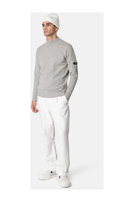 grey-knitted-sweater-men-winter-style