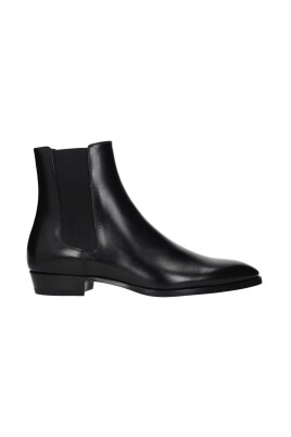black-leather-ankle-boots-with-zip