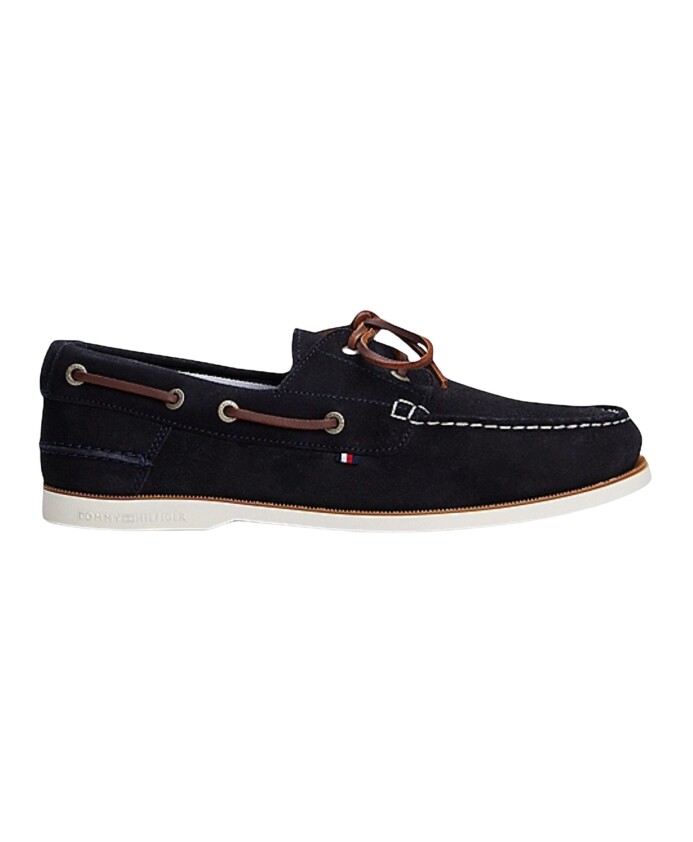 chaussure-bateau-en-daim-core-style