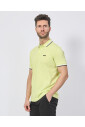 polo-jaune-avec-details-contrastes