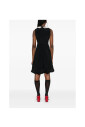 robe-noire-sans-manches-avec