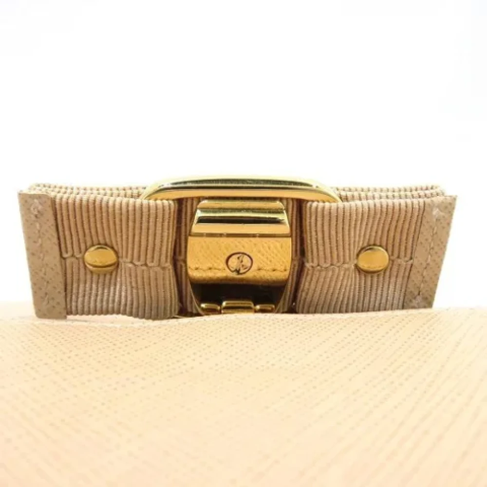 Salvatore Ferragamo Pre-owned Leather wallets Beige Dames