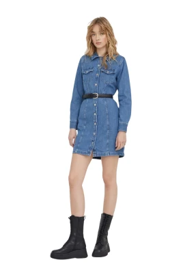 Denimskjortklänning