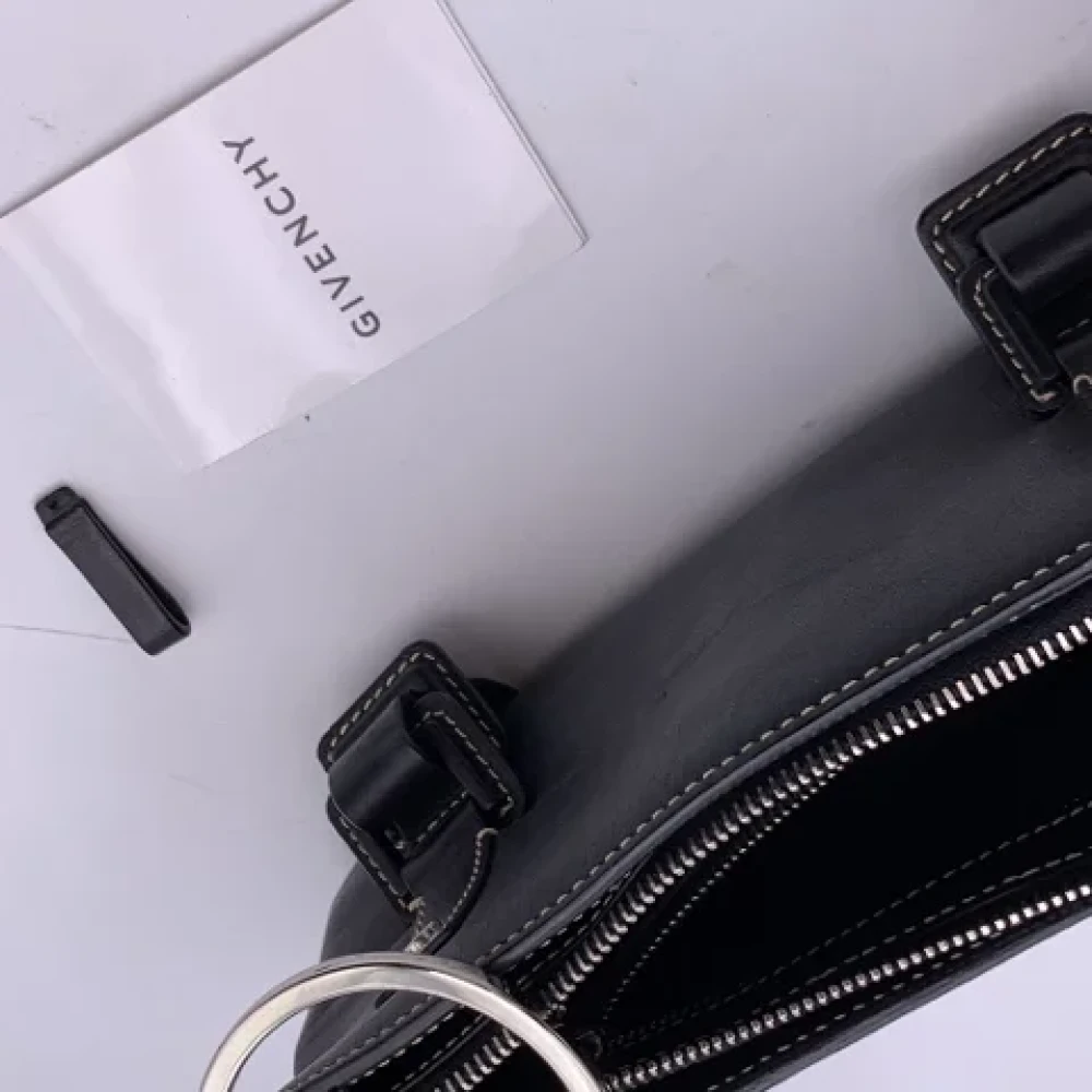 Givenchy Pre-owned Leather shoulder-bags Black Dames