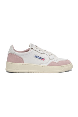 sneakers-blanches-avec-detail-de-talon-metallique