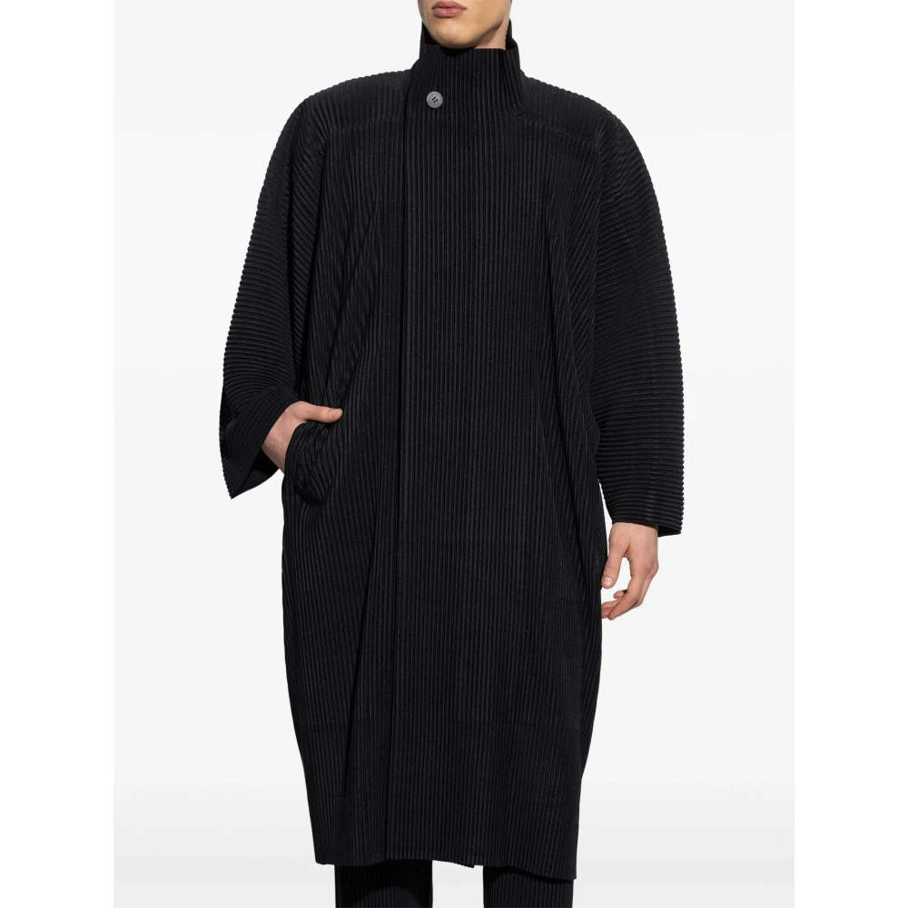 Issey Miyake Zwarte Decemberjas met Unieke Details Black Heren
