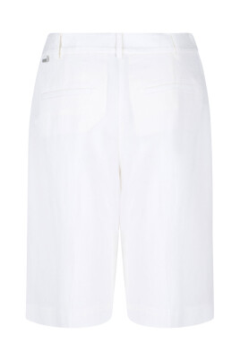 white-shorts-with-belt-loops