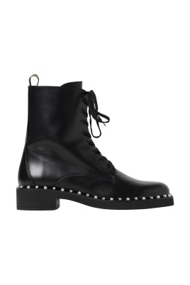bottes-de-combat-noires-cloutees