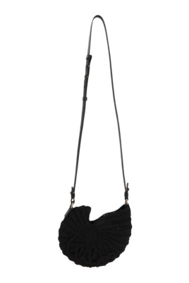 shell-shape-crochet-shoulder-bag