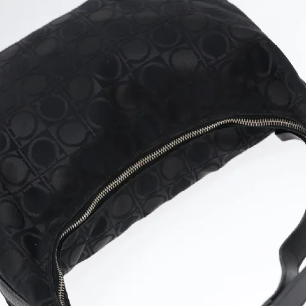 Salvatore Ferragamo Pre-owned Nylon shoulder-bags Black Dames