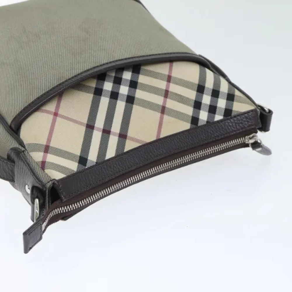 Burberry Vintage Pre-owned Nylon shoulder-bags Gray Dames
