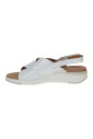 sandales-plates-en-cuir-blanc