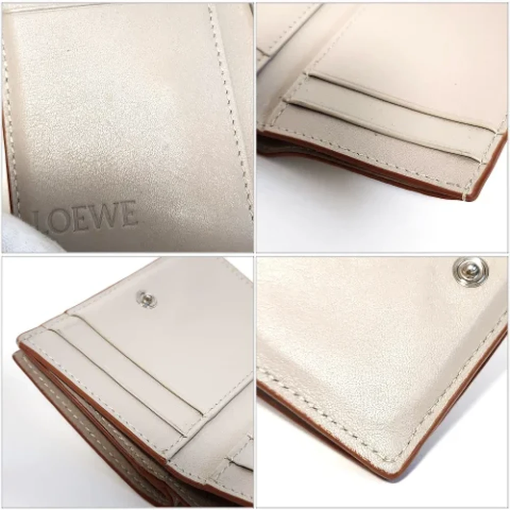 Loewe Pre-owned Leather wallets Beige Dames