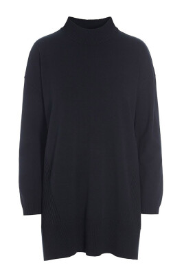 blouse-longue-noire-en-tricot-avec-effet-cotele