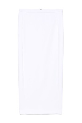 jupe-blanche-avec-details-de-fente-arriere