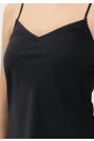 haut-noir-minimaliste-style-elegant-decontracte