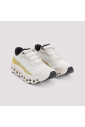 sneakers-metalliques-pour-un-style-de-vie-actif