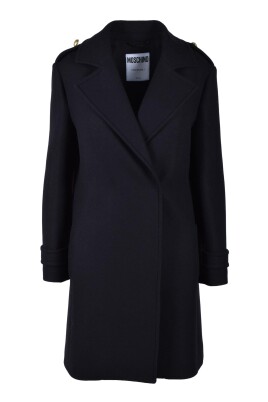 elegant-coat-with-automatic-fastening