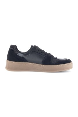 sneaker-noire-avec-daim