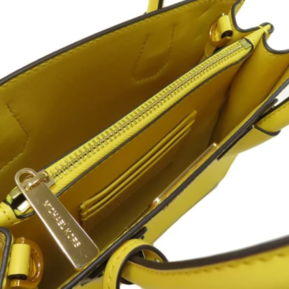 Michael Kors Pre-owned Plastic handbags Yellow Dames