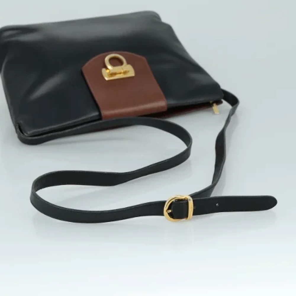Salvatore Ferragamo Pre-owned Leather shoulder-bags Black Dames