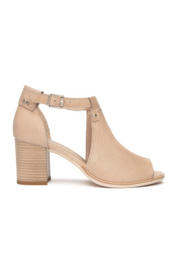 beige-sandal-stovlar