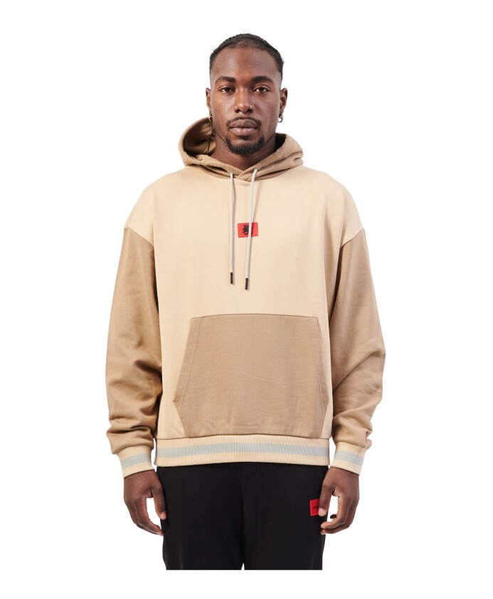 beige-hoodie-met-kleurblokken