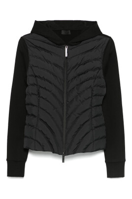 pull-noir-chic-avec-capuche