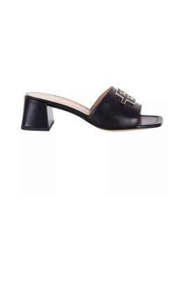 sandales-a-talons-noirs