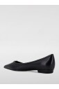 ballerines-en-cuir-noir-design-elegant